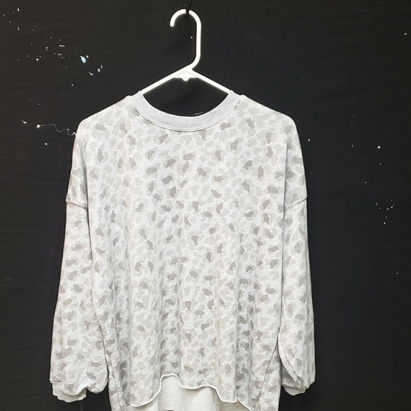 Crewneck - Picture 2 of 4